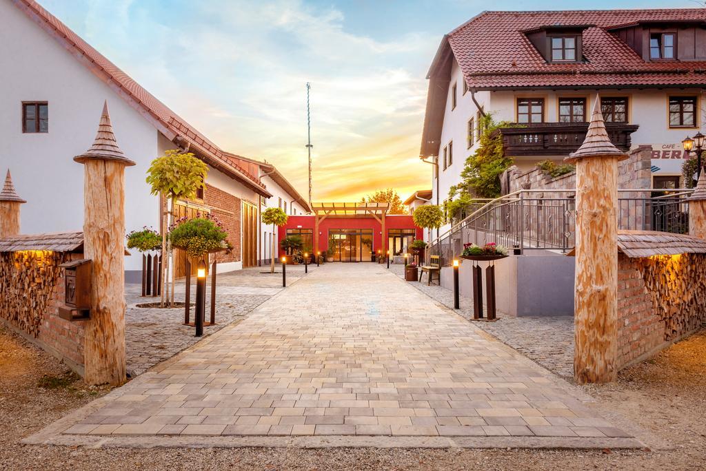 Hotel - Restaurant Eberlwirt Bruckberg Exteriér fotografie